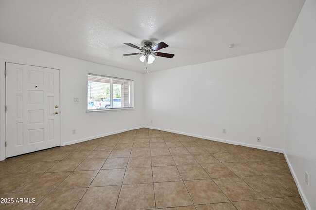 Building Photo - 1503 E Florian Ave