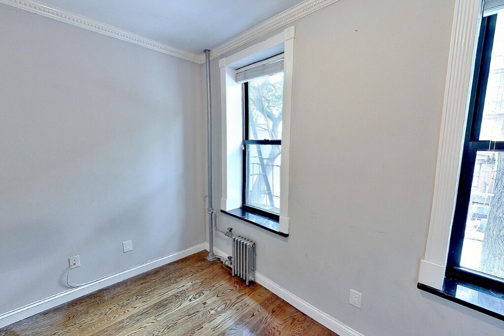 Foto del edificio - 325 E 5th St
