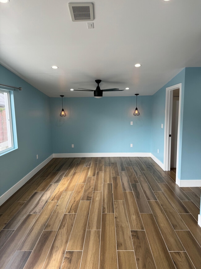 Building Photo - 6439 1/2 Graves Ave