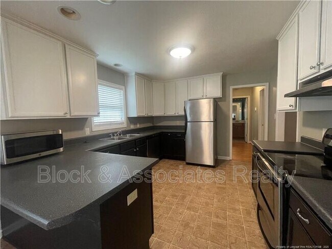 Foto del edificio - 596 E Lake Ridge Rd