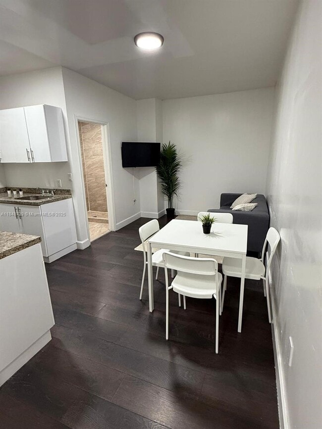 Foto del edificio - 337 SW 10th Ave