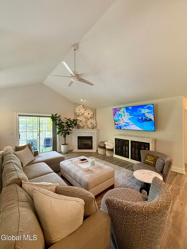 Building Photo - 324 Ballston Ave