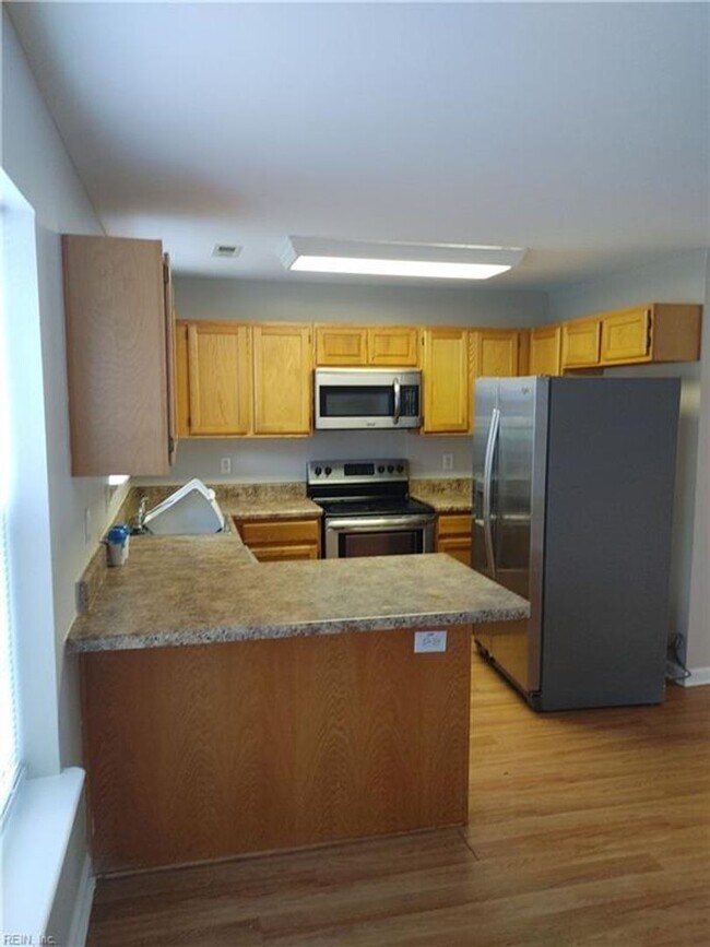 Building Photo - 848 W 38th St