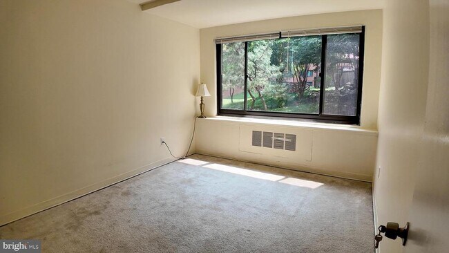 Foto del edificio - 1021 Arlington Blvd