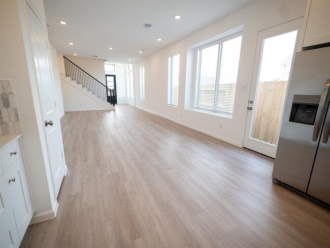 Building Photo - 15014 Castle Run Dr