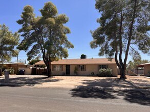Building Photo - 1010 S Lehigh Dr