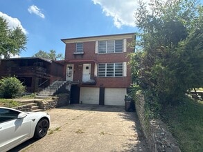 Building Photo - 1111 Elm Park Dr