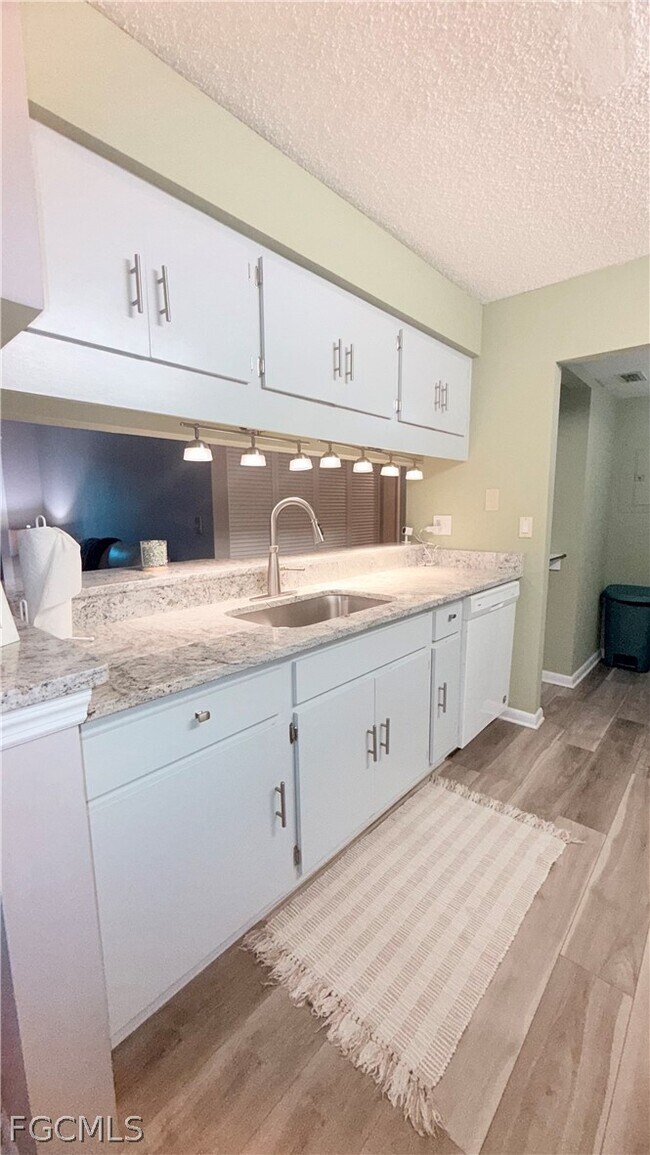 Foto del edificio - 9540 Green Cypress Ln