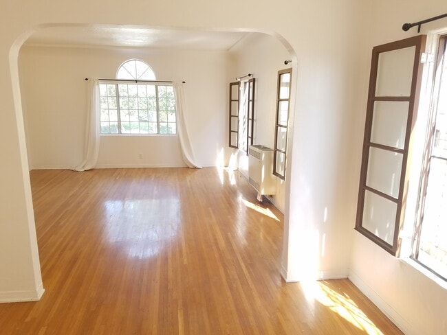Building Photo - 1609 S Sierra Bonita Ave