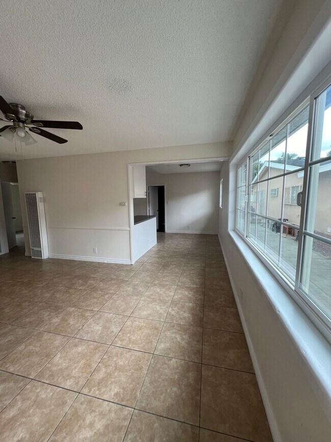 Foto del edificio - Remodeled 2 Bedroom in Long Beach City