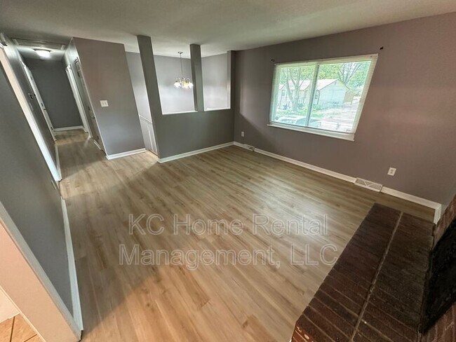 Foto del edificio - 424 NE Lakeview Dr