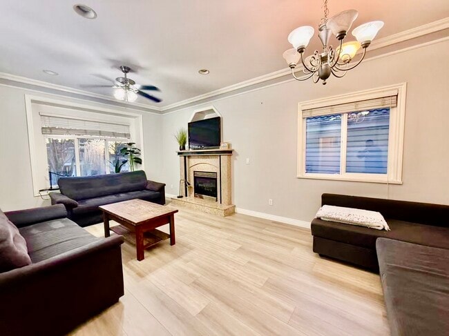 Photo du bâtiment - 759 E 51st Ave