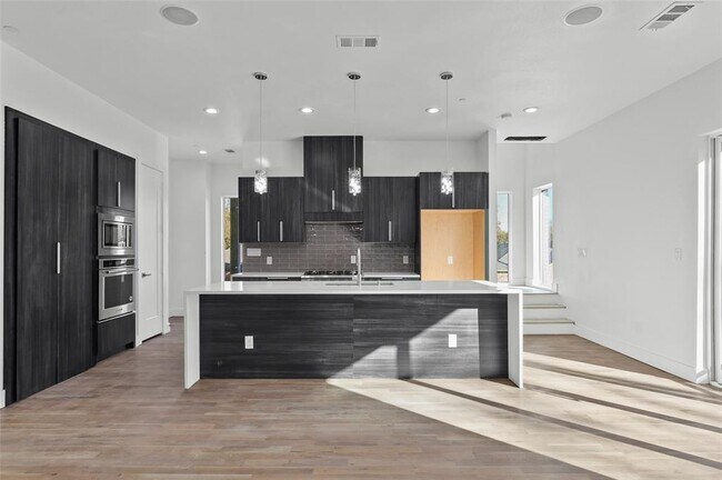 Foto del edificio - 708 W 9th St