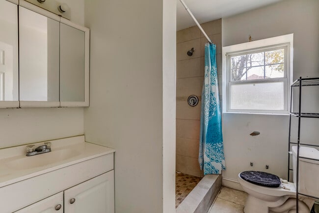 Building Photo - 3700 Pasadena St