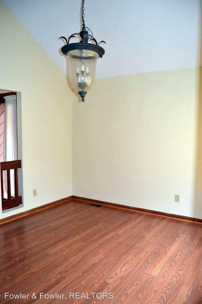 Building Photo - 1017 Pineburr Rd