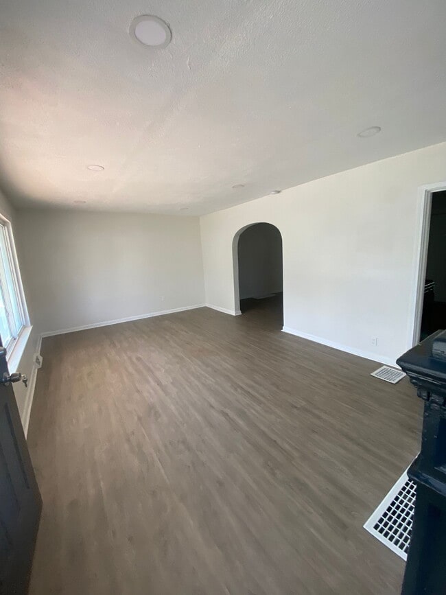 Building Photo - 2303 E 29th St