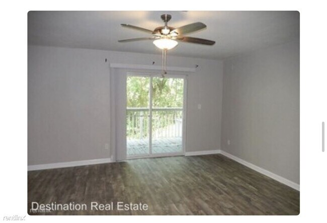 Building Photo - 2 br, 2.5 bath Townhome - 4887 Old Bainbri...