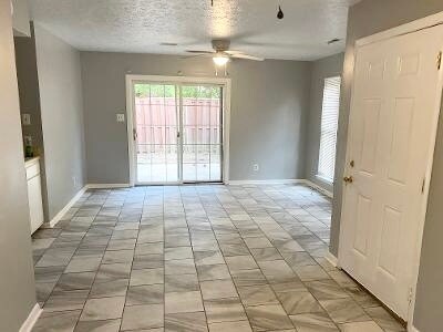 Foto del edificio - 731 Hedgelawn Way