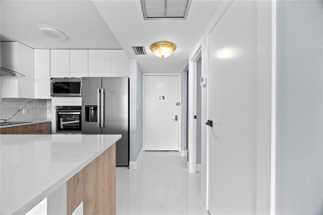 Building Photo - 20335 W Country Club Dr