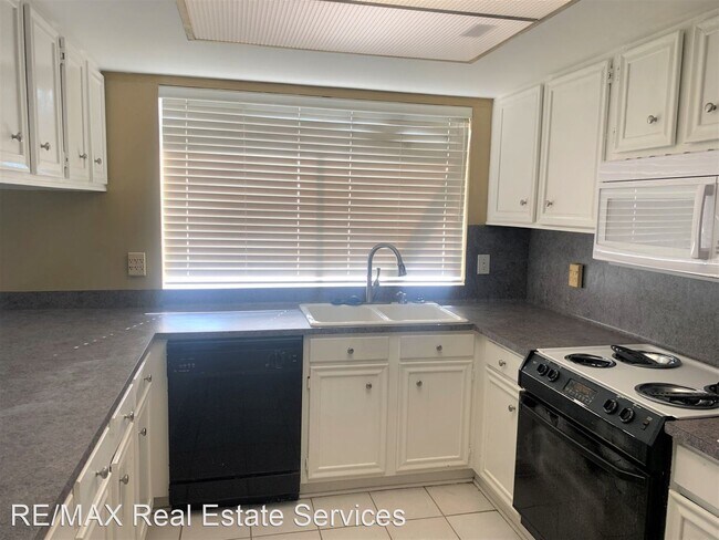 Building Photo - 3 br, 2.5 bath House - 10020 Heritage Drive