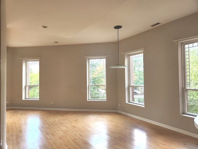 Building Photo - 2109 W Polk St