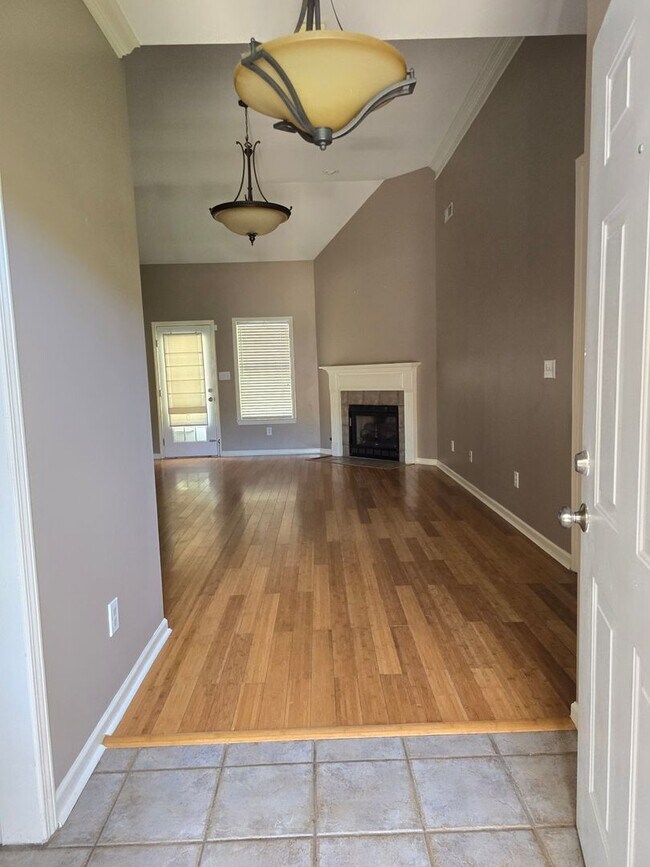 Building Photo - 690 Old Cahaba Dr
