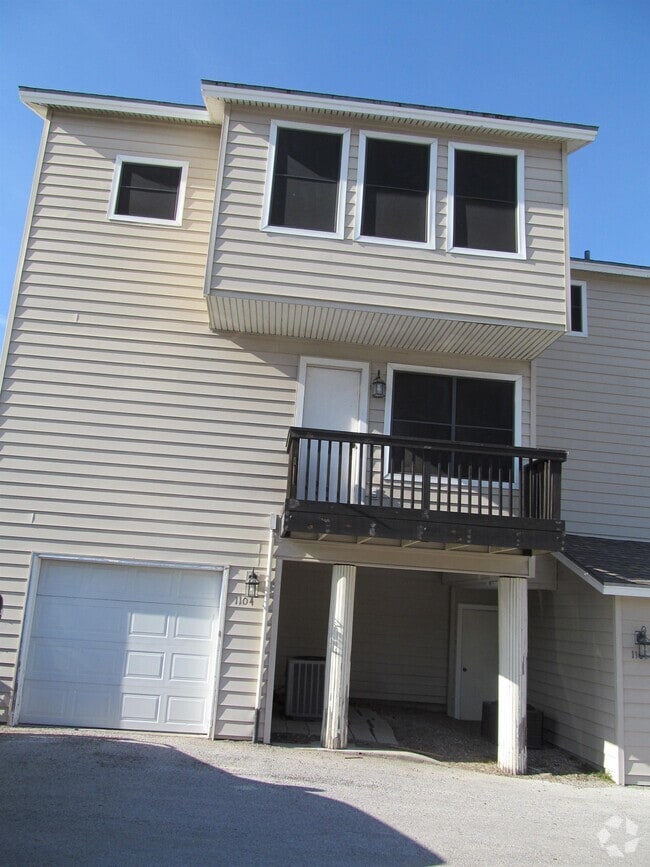 Building Photo - 4401 River Valley Dr