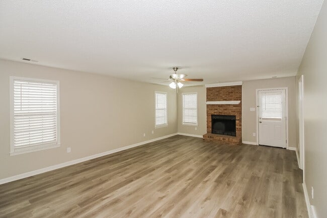 Foto del edificio - 6931 Hillshire Dr