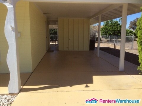 Building Photo - 10901 W Canterbury Dr