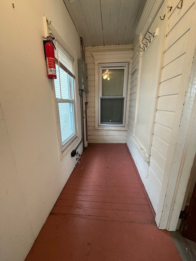 Building Photo - 40 N Chestnut St