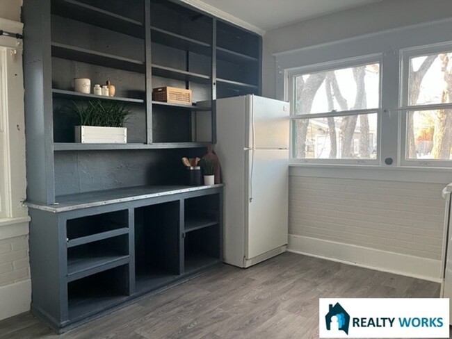 Building Photo - Quaint Updated House for Rent