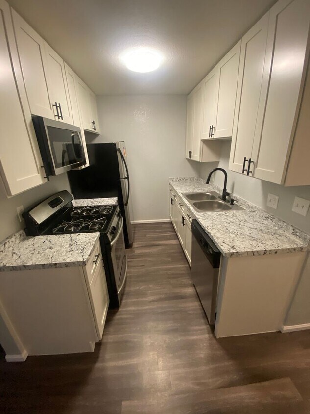 Primary Photo - 2 Bedroom 1 Bathroom in High Hollows