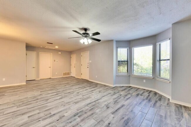 Foto del edificio - 1207 Gingerlily Cove