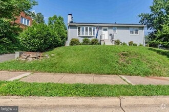 Building Photo - 942 McKinley Rd
