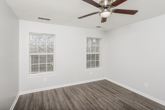 Foto del edificio - Two-Story 3-Bedroom Home in Columbia, SC