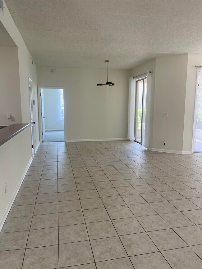 Building Photo - 1300 Royal Troon Ln