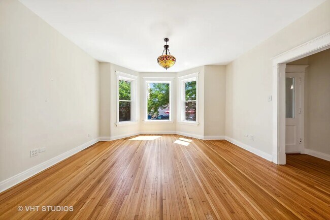 Foto del edificio - 852 W Belle Plaine Ave