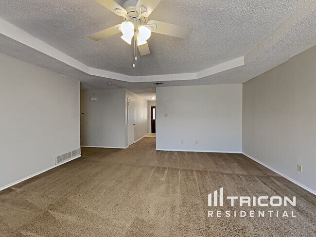 Building Photo - 6411 Hidden Springs Drive Arlington TX