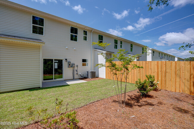 Foto del edificio - 9096 Laurel Bay Ln