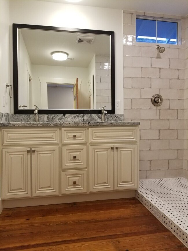 Foto del edificio - 304 E 33rd St