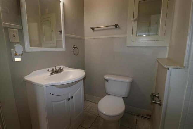 Building Photo - 2120 Michigan Ave - C