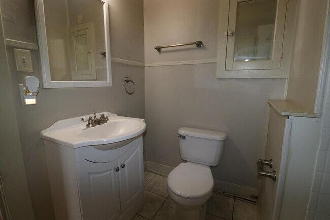 Foto del edificio - 2120 Michigan Ave - C