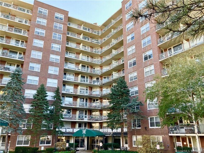 Foto del edificio - 71 Strawberry Hill Ave