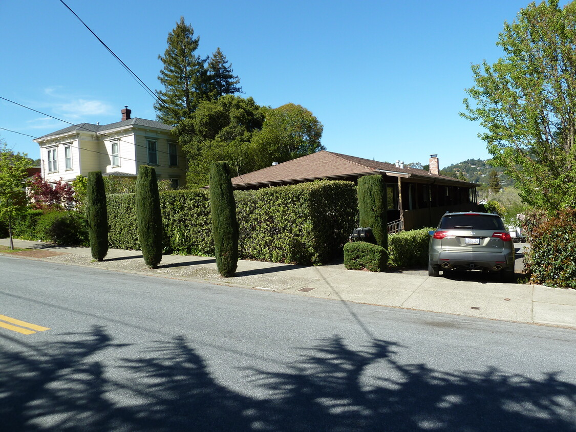 Primary Photo - 206 San Rafael Ave