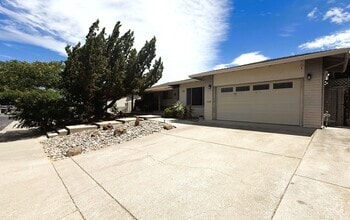 Building Photo - 3923 Rimrock Dr