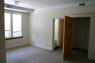 Building Photo - 316 Laurel St Building Photo - 316 Laurel St