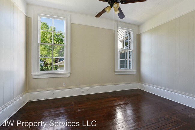 Building Photo - 126 S Hennessey St