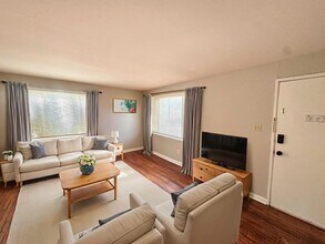 Building Photo - 464-464 Glen View Ct