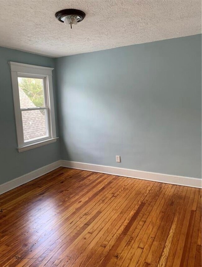 Dormitorio 3 - 366 W Rock Ave