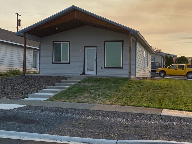 Building Photo - Nearly new 2 bedroom with garage